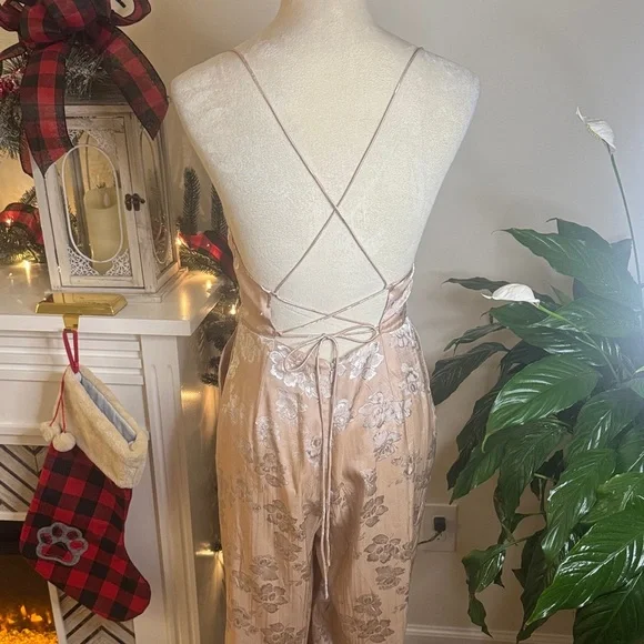 Urban Outfitters Light Pink Floral Jumpsuit - Picture 5 of 10